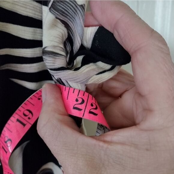 Aloha Hut top and Capri set - Picture 5 of 11